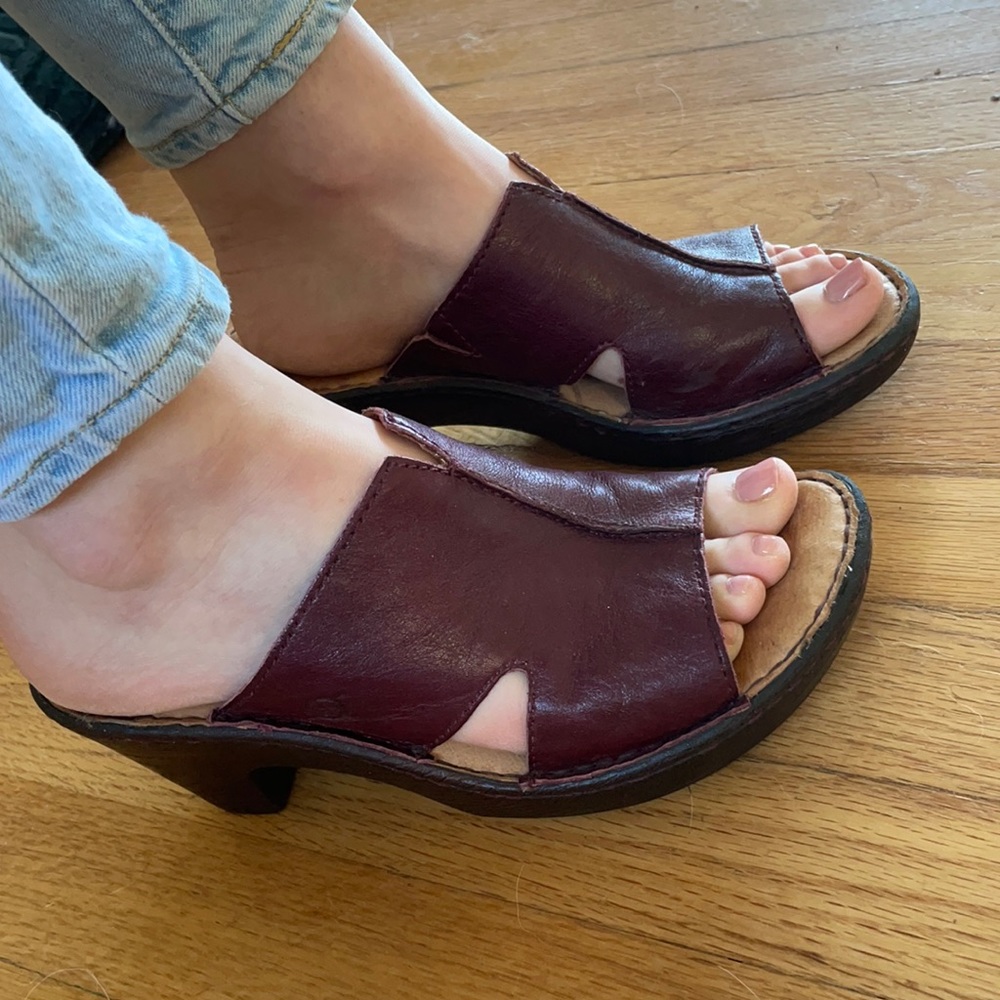 Born Short Heeled Open Toe Leather Sandal Shoe